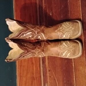 Ariat cowgirl boots